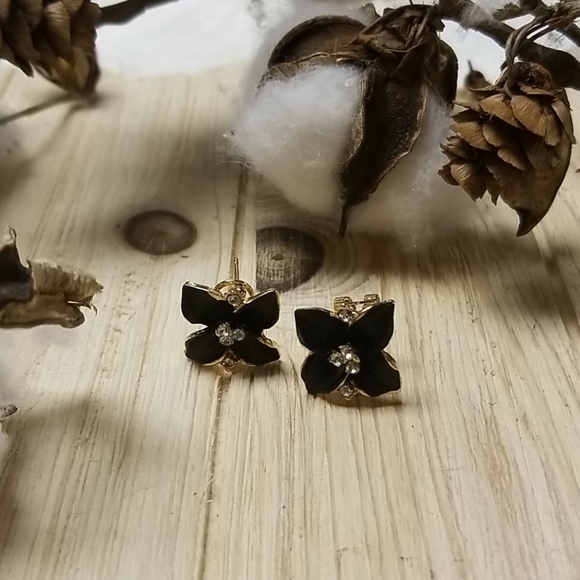 Gorgeous black Flower earrings - Picture 2 of 5